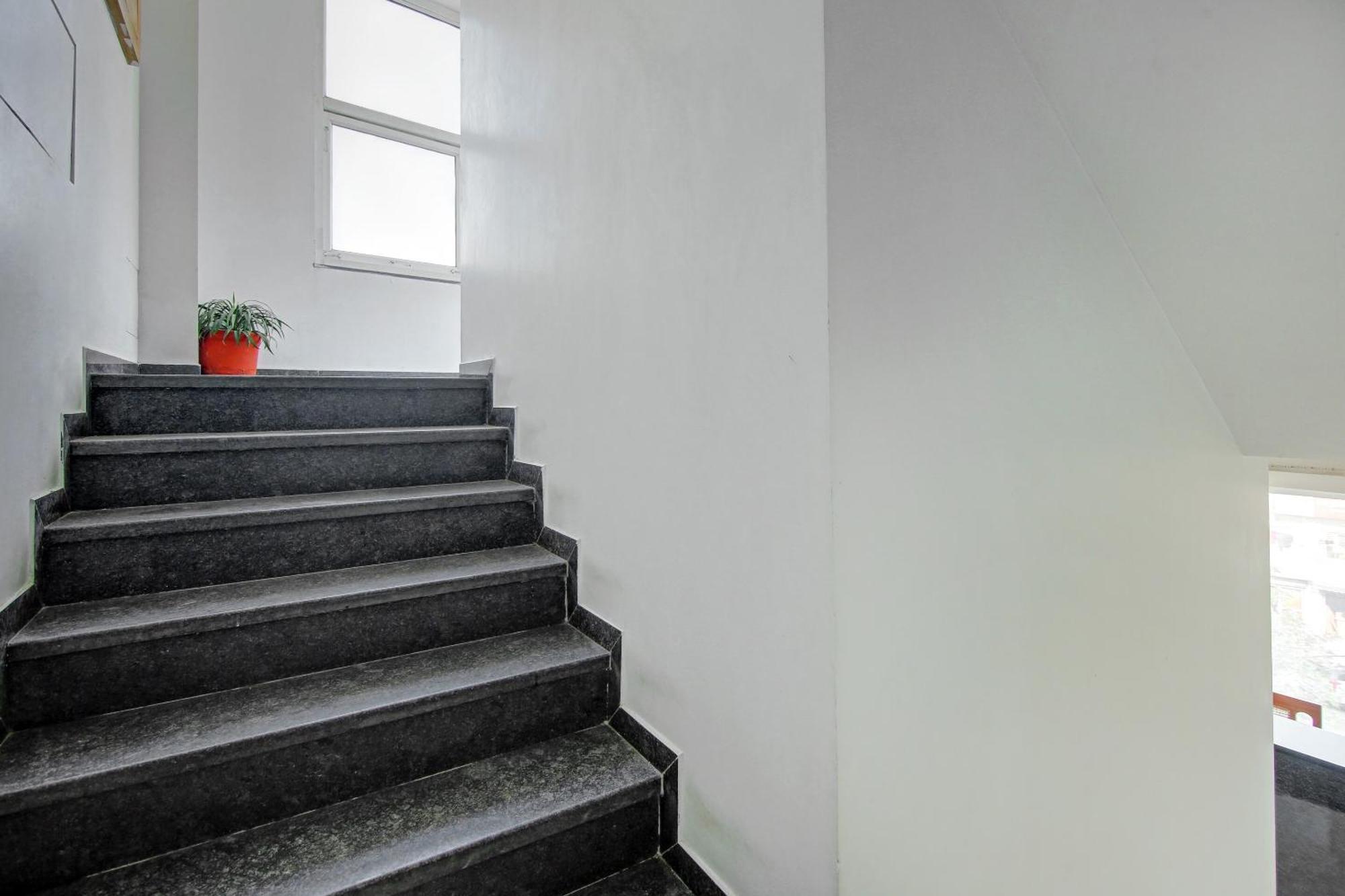 Super Townhouse Geetanjali Inn Gurgaon Exterior photo